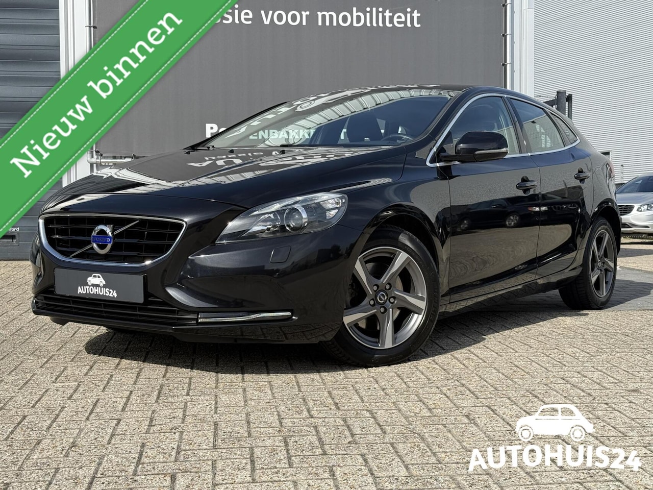 Volvo V40 - 1.6 T2 R-Design NL-AUTO|XENON|NAVI|DEALER ONDERH. - AutoWereld.nl