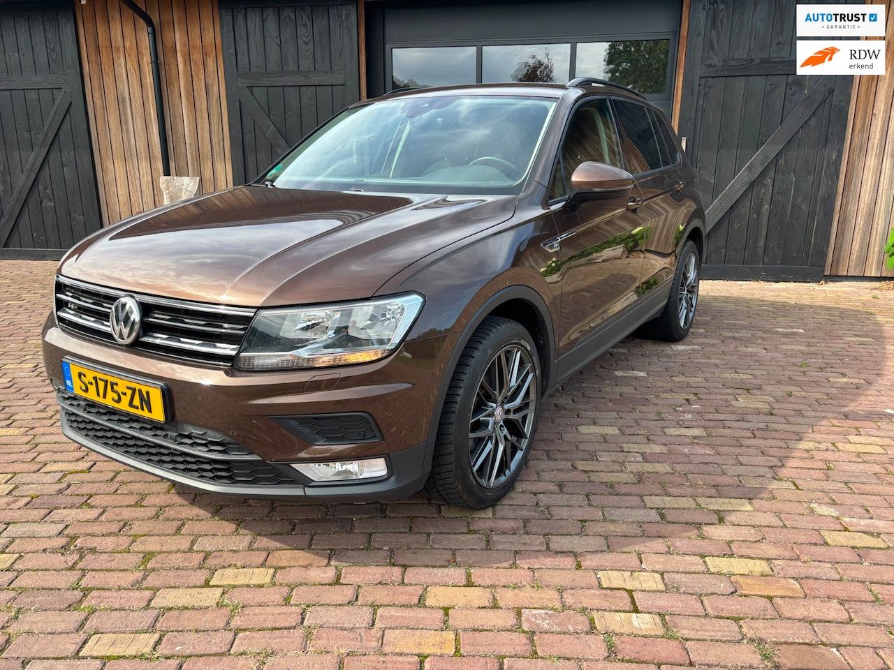 Volkswagen Tiguan - 1.4 TSI Comfortline 1.4 TSI Comfortline,CARPLAY,TREKHAAK, 19INCH LM. - AutoWereld.nl