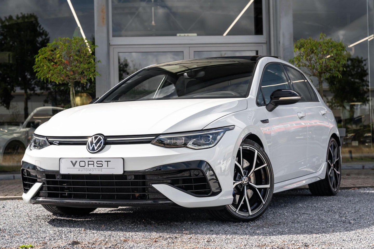Volkswagen Golf - 2.0 TSI R 4Motion Performance Akrapovic HK - AutoWereld.nl