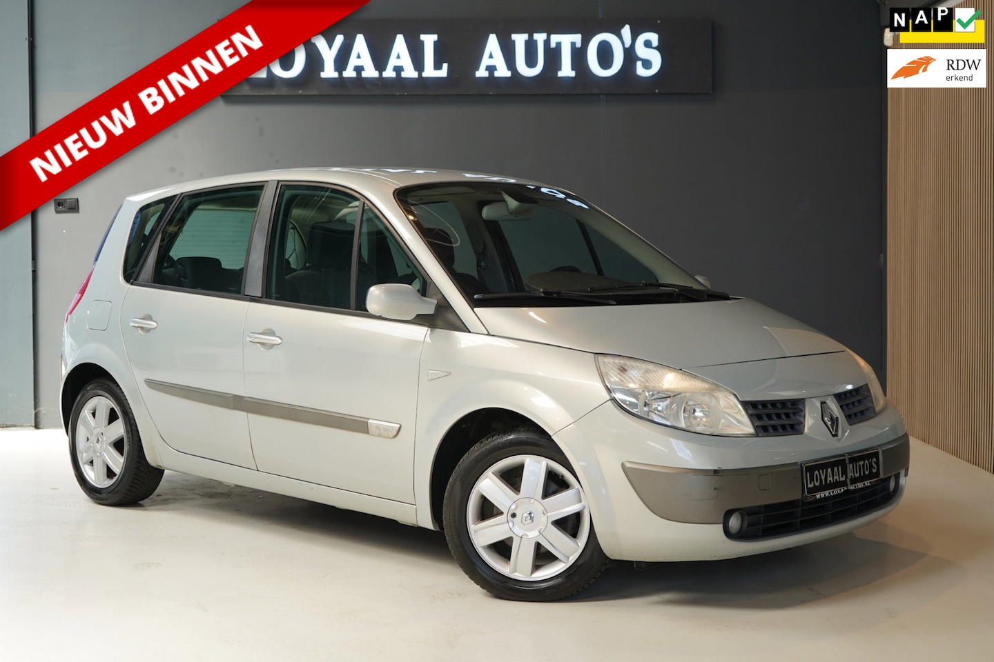Renault Scénic - 1.6-16V Privilège Comfort | AUTOMAAT | TREKHAAK | CRUISE | AIRCO | PDC | APK | NAP. - AutoWereld.nl