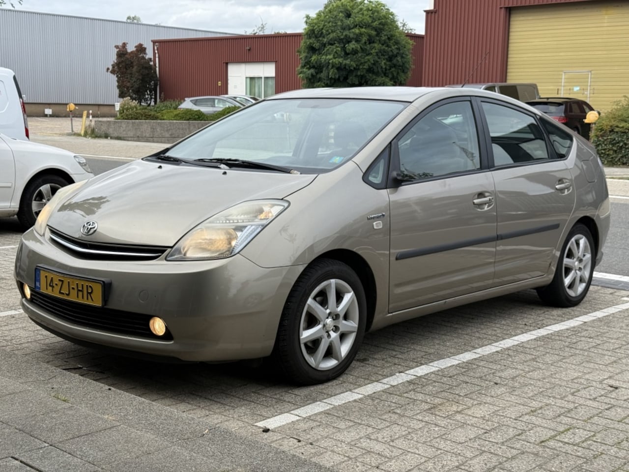 Toyota Prius - 1.5 Hybrid JBL Navi Cruise KeyLess - AutoWereld.nl