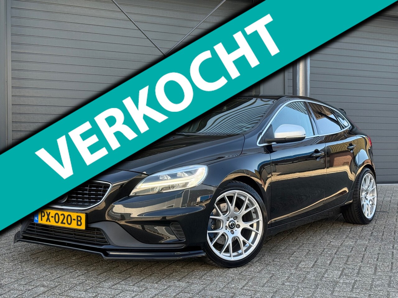 Volvo V40 - 2.0 T4 Business Sport | R-Design | Full LED | Stoelverwarming | BSR Uitlaat | Dealer Onder - AutoWereld.nl