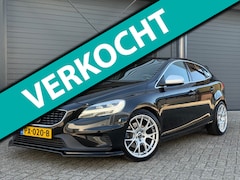 Volvo V40 - 2.0 T4 Business Sport | R-Design | Full LED | Stoelverwarming | BSR Uitlaat | Dealer Onder