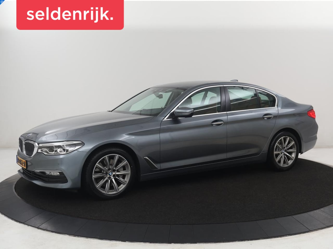 BMW 5-serie - 530i High Executive | Trekhaak | LED | Navigatie | Stoelverwarming | - AutoWereld.nl