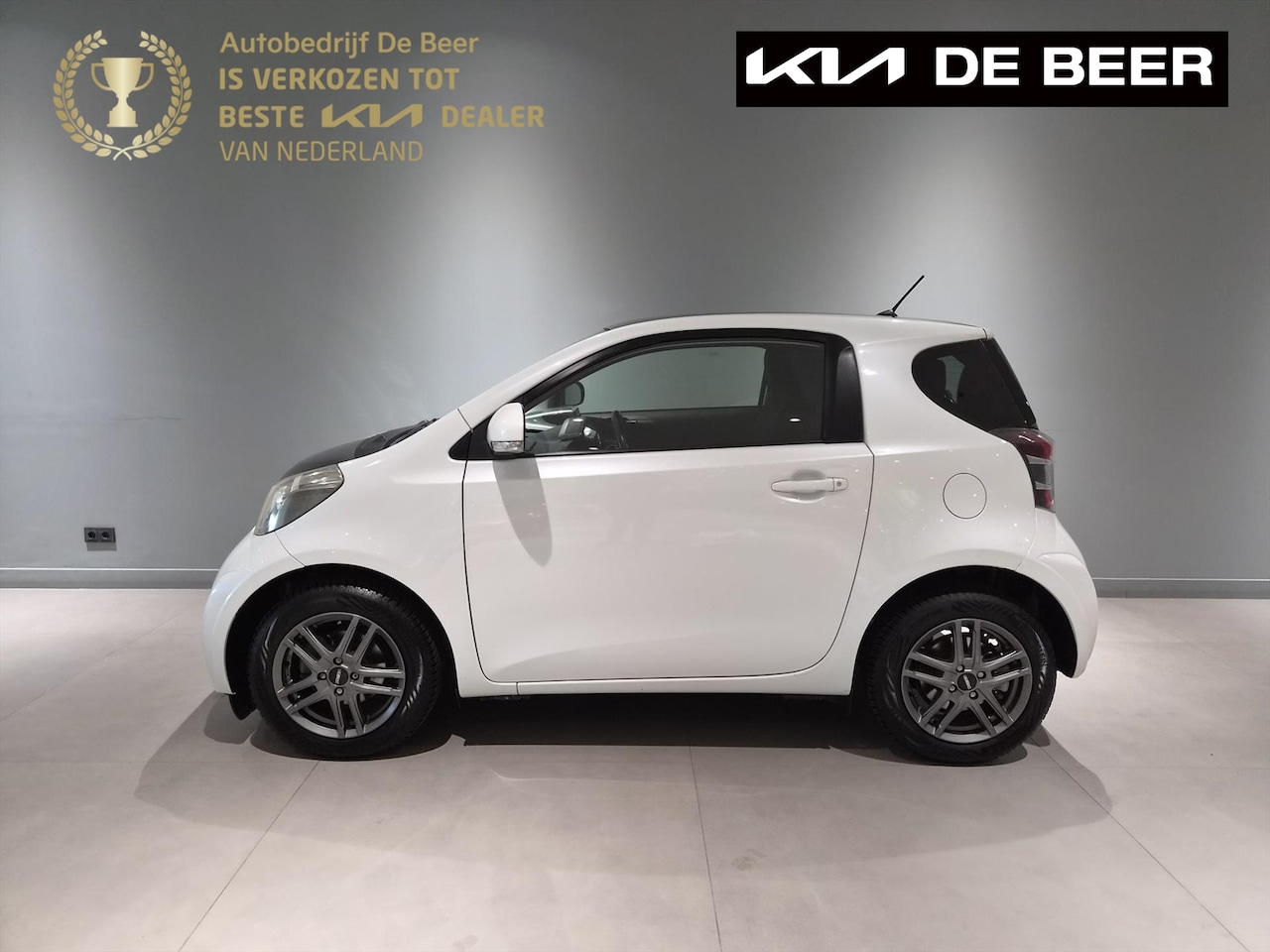 Toyota iQ - 1.0 VVTi Aspiration 1.0 VVT-i 68pk Aspiration - AutoWereld.nl