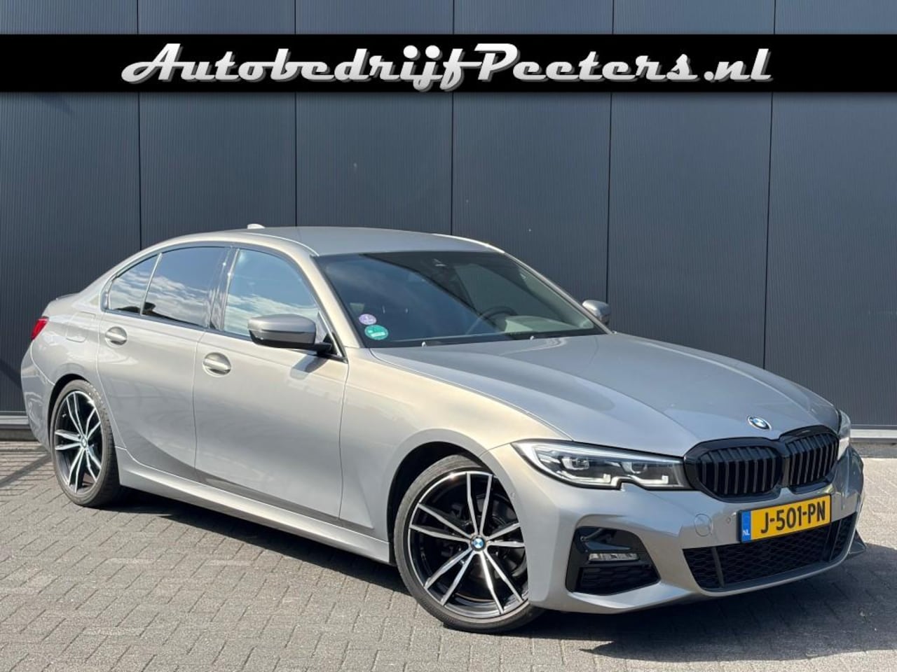 BMW 3-serie - 318i M Sport Shadow L-Cockpit Leder LED Camera Carplay Sfeerlicht NL-auto - AutoWereld.nl