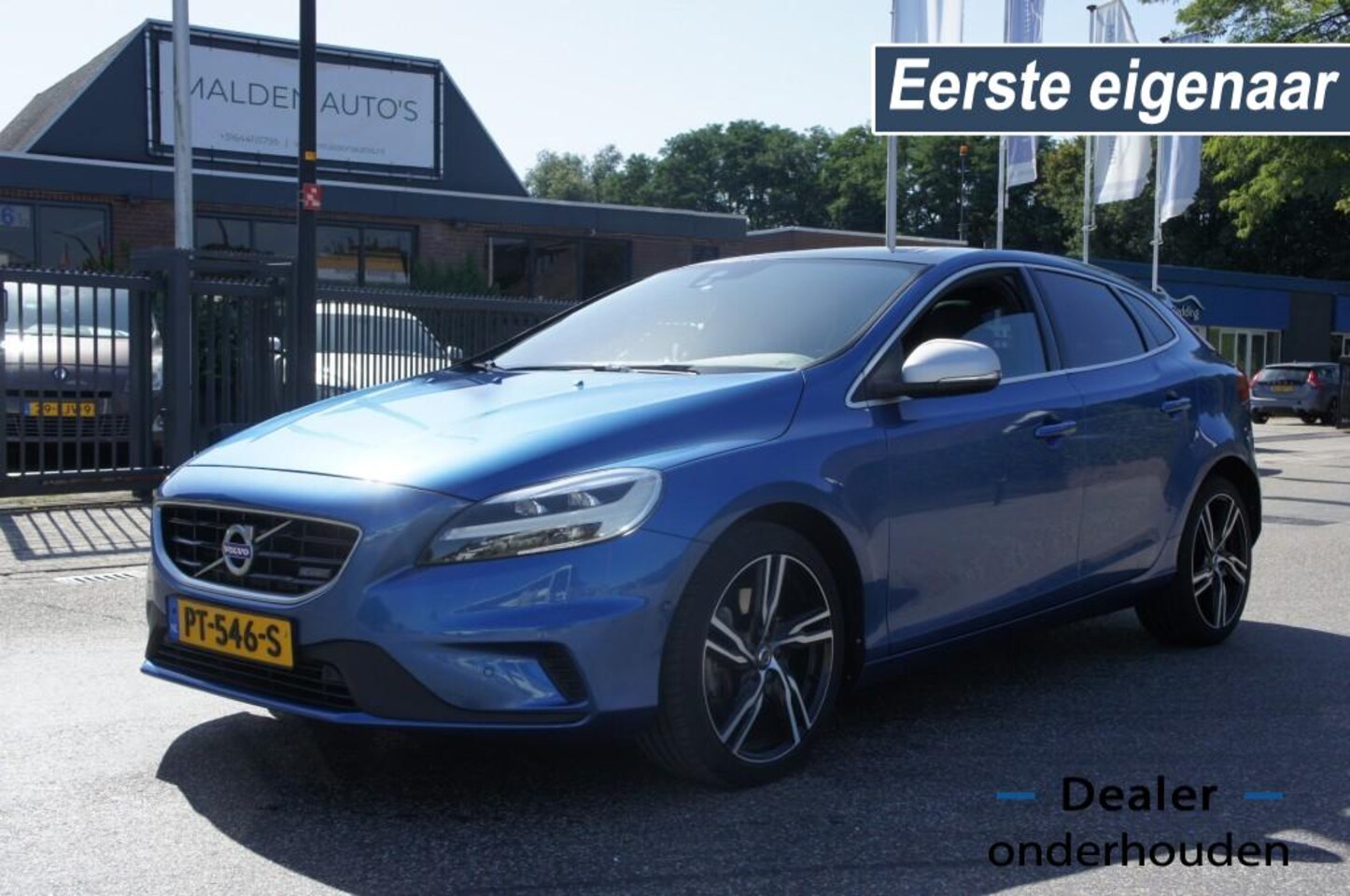 Volvo V40 - 2.0 T4 BNS SPORT R-design 1e-EIG LEDER/PANO/TREKHAAK/CAMERA - AutoWereld.nl