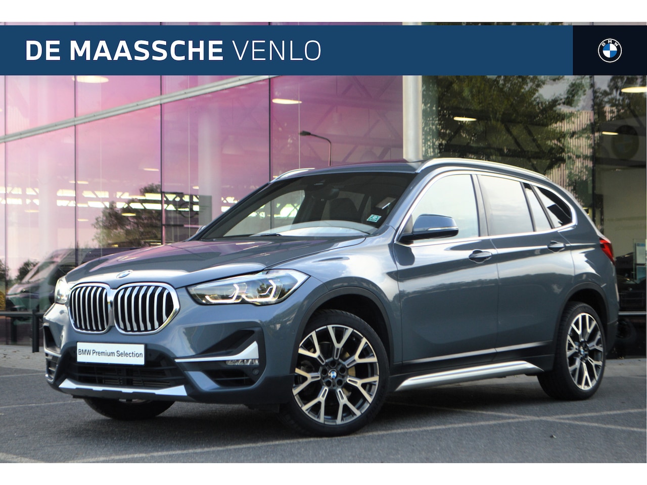 BMW X1 - sDrive20i High Executive xLine Automaat / Panoramadak / Trekhaak / Sportstoelen / Achterui - AutoWereld.nl