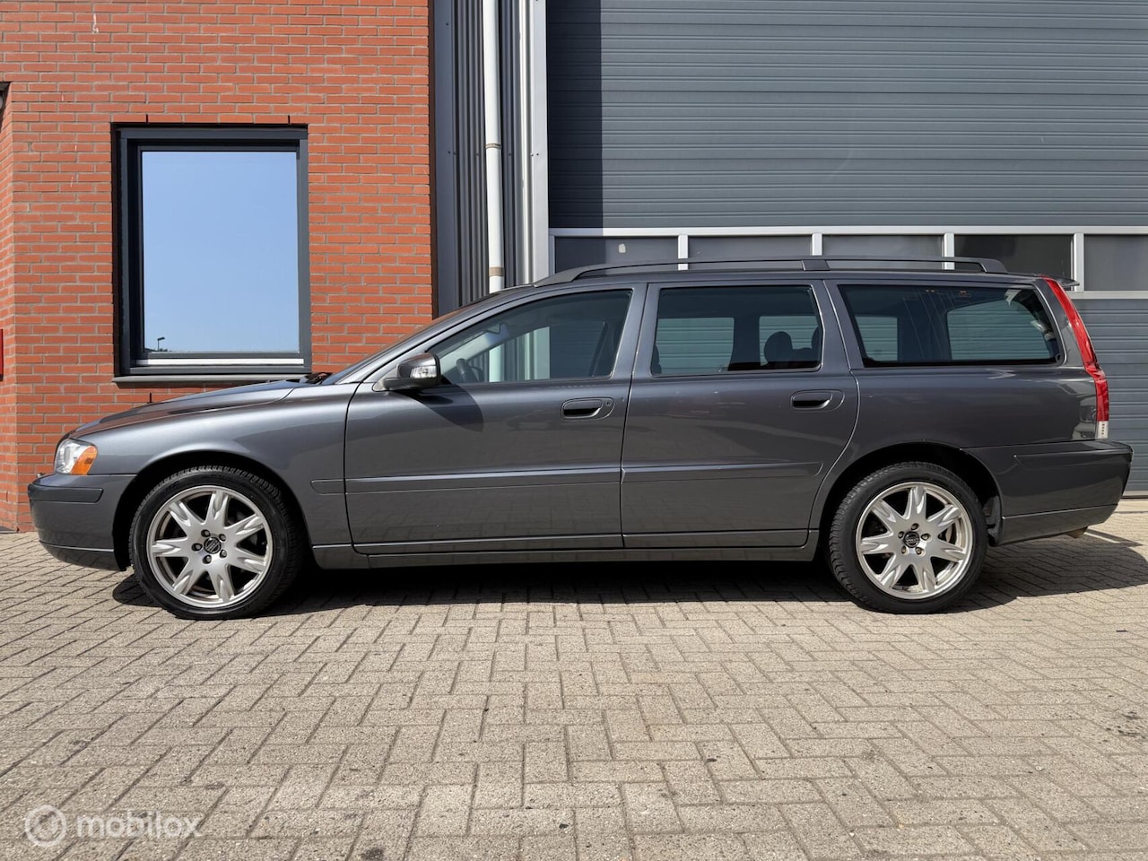 Volvo V70 - 2.0T Edition Sport - orig. NL - leder - 17inch - AutoWereld.nl
