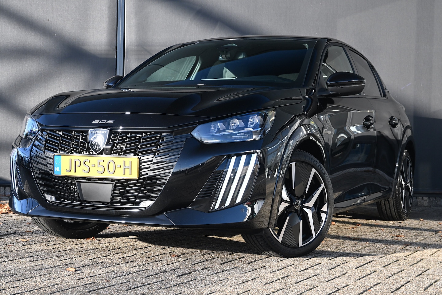 Peugeot 208 - 1.2 Hybrid 110 e-DCS6 GT Tot 8 Jaar Garantie! | Navi by App | Camera Voor & Achter | DAB O - AutoWereld.nl
