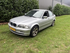 BMW 3-serie - 318i Executive gereserveerd