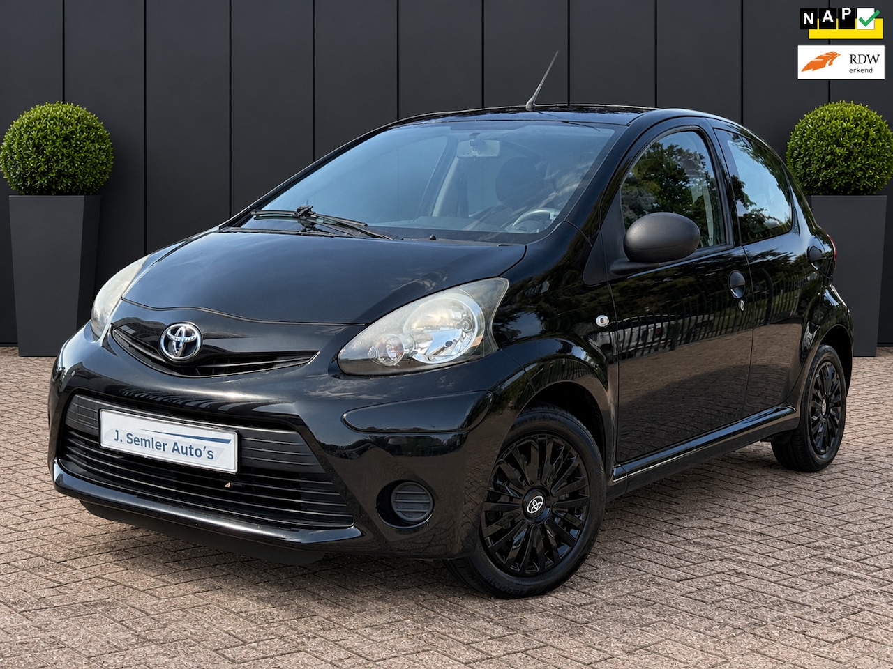 Toyota Aygo - 1.0 VVT-i Now APPLE CARPLAY AIRCO 113DKM NAP APK 09-2027 - AutoWereld.nl