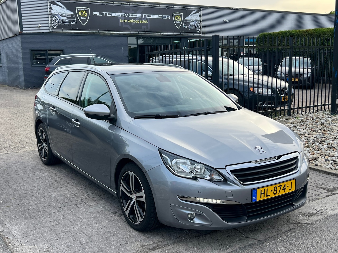 Peugeot 308 SW - 1.6 BlueHDI Blue Lease Executive Pack / Navi / Carplay / Trekhaak. - AutoWereld.nl