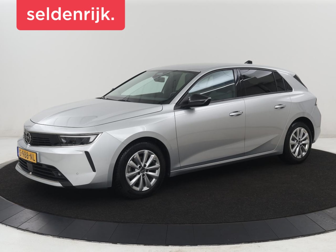 Opel Astra - 1.2 Business Edition | Stuur/stoel verwarming | Carplay | Camera | Park assist | Adaptive - AutoWereld.nl