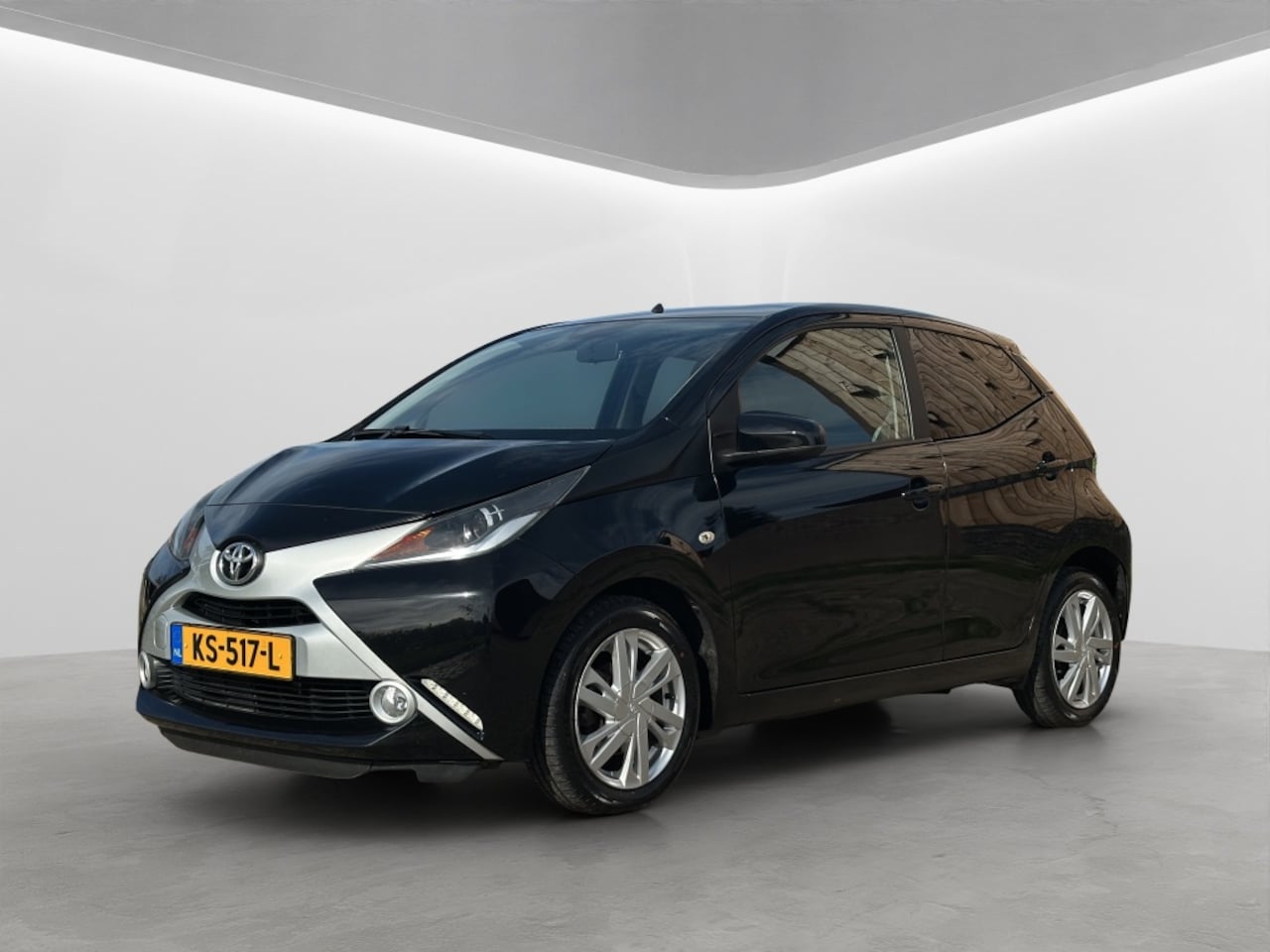 Toyota Aygo - 1.0 VVT-i x-sport Dealer onderhouden NAP Camera - AutoWereld.nl