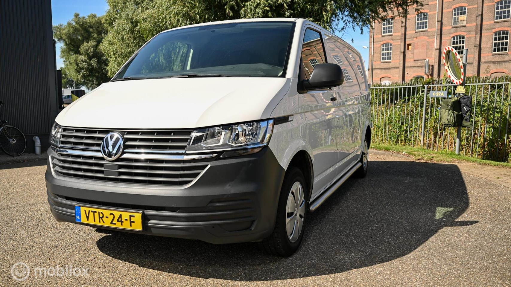 Volkswagen Transporter - 2.0 TDI L2H1 28 2.0 TDI L2H1 28 - AutoWereld.nl