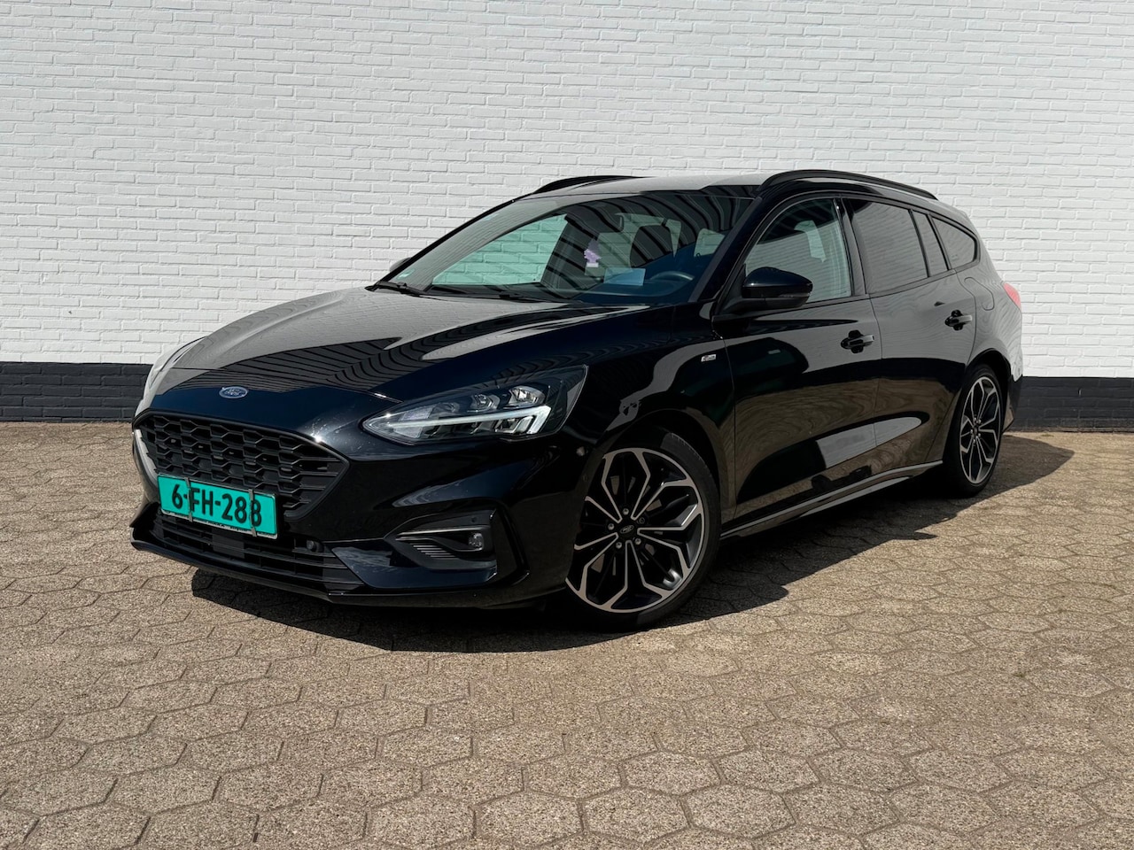 Ford Focus Wagon - EcoBoost 125PK ST Line B&O l HEAD-UP l CAMERA - AutoWereld.nl