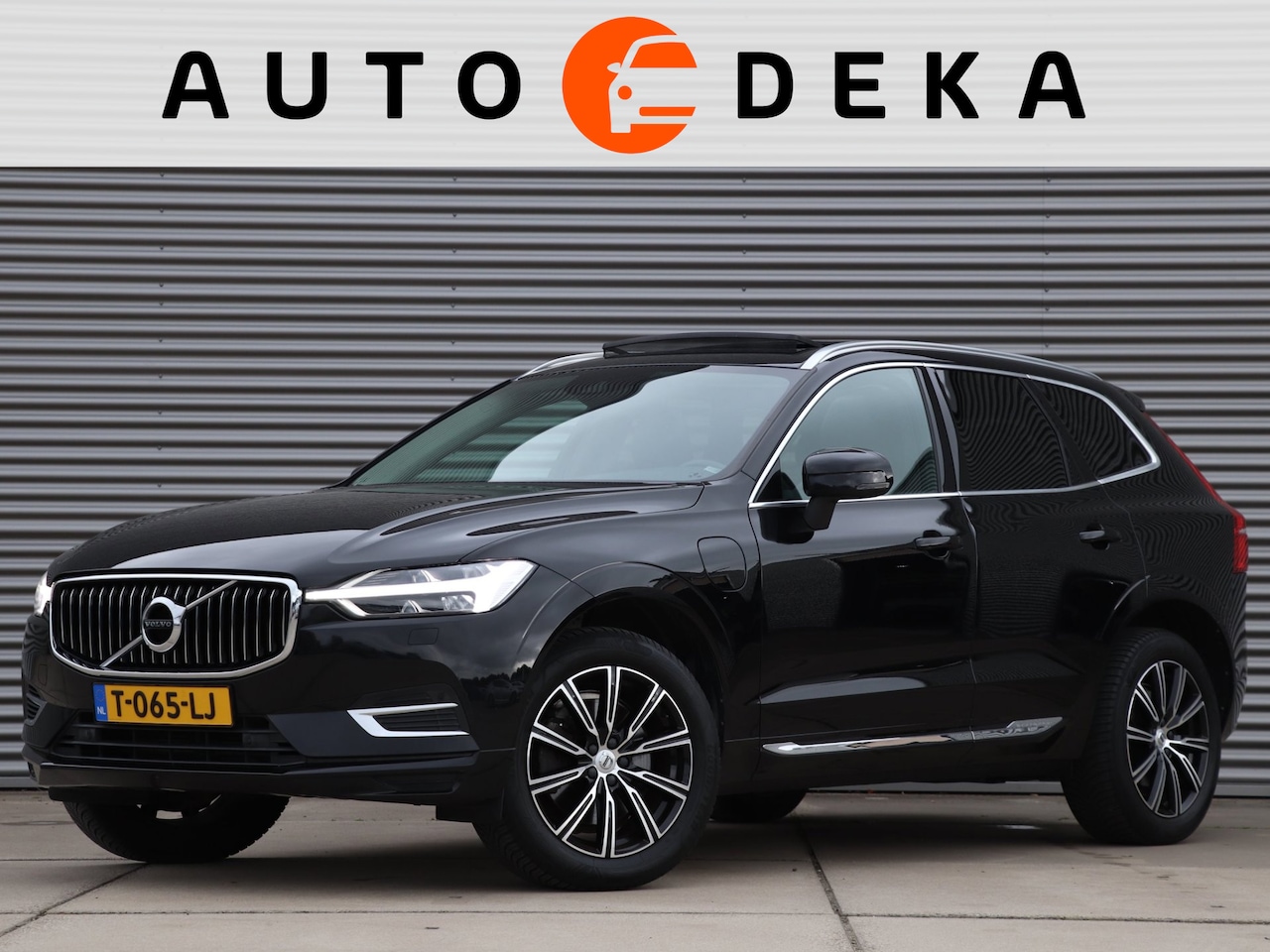 Volvo XC60 - 2.0 T8 Twin Engine AWD Inscription *Panodak*Trekhaak* - AutoWereld.nl