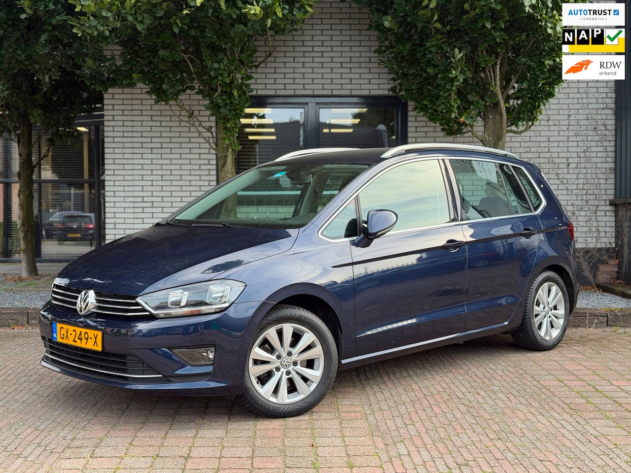 Volkswagen Golf Sportsvan - 1.4 TSI Highline Automaat|Navi|PDC V/A+Camera|ClimateControl|APK 2027 - AutoWereld.nl