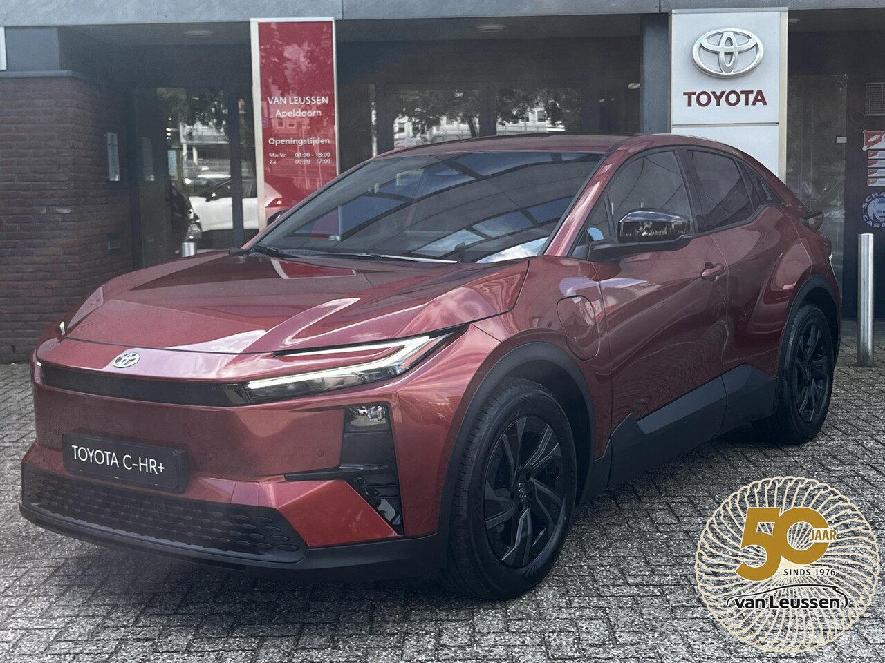 Toyota C-HR - First Edition 77 kWh PREMIUM KLEUR EL-ACHTERKLEP BLIND-SPOT CLIMA STOEL/STUURVERWARMING AP - AutoWereld.nl
