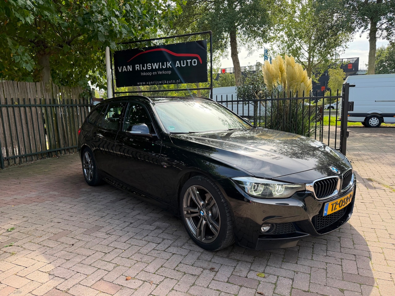 BMW 3-serie Touring - 320i M-Sport Leder 7700NETTO Dealer Ond - AutoWereld.nl