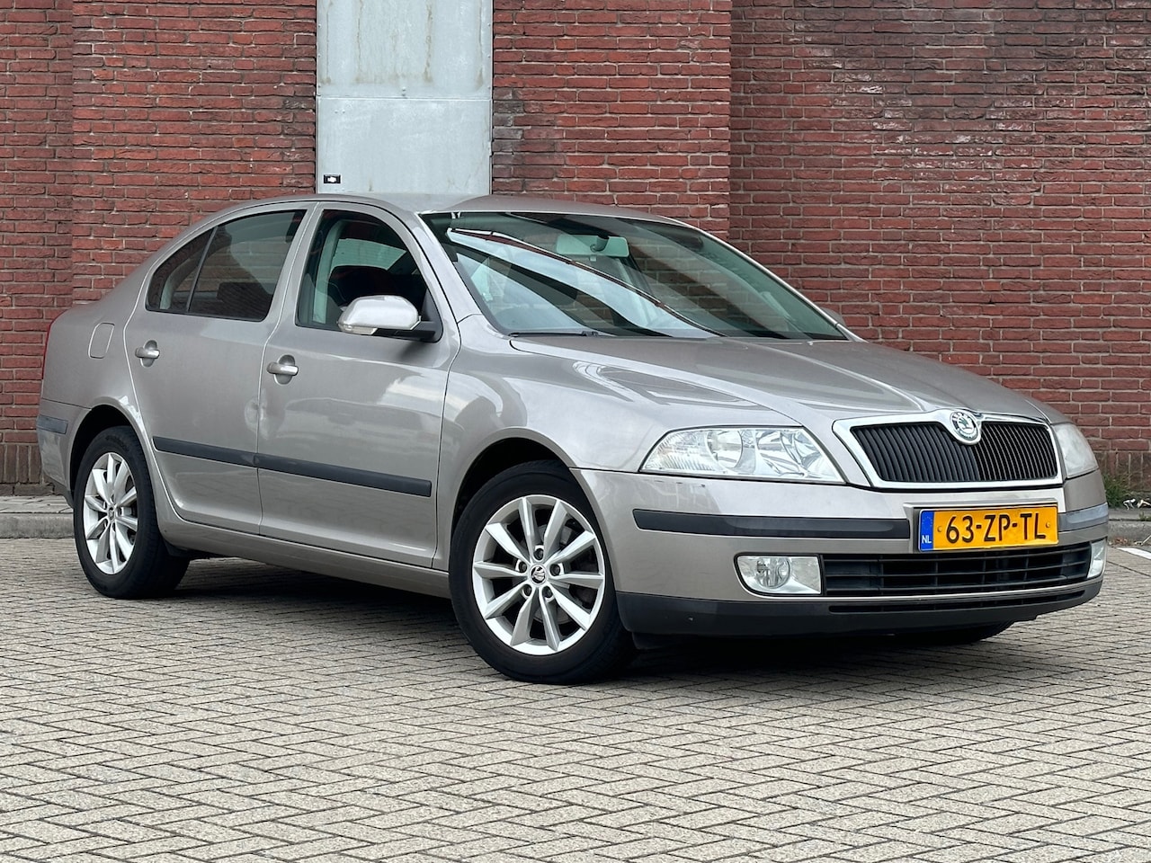 Skoda Octavia - 1.6 FSI Ambiente Attractive Business|AUTOMAAT|CLIMA|PDC|CRUISE| - AutoWereld.nl