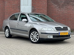 Skoda Octavia - 1.6 FSI Ambiente Attractive Business|AUTOMAAT|CLIMA|PDC|CRUISE|