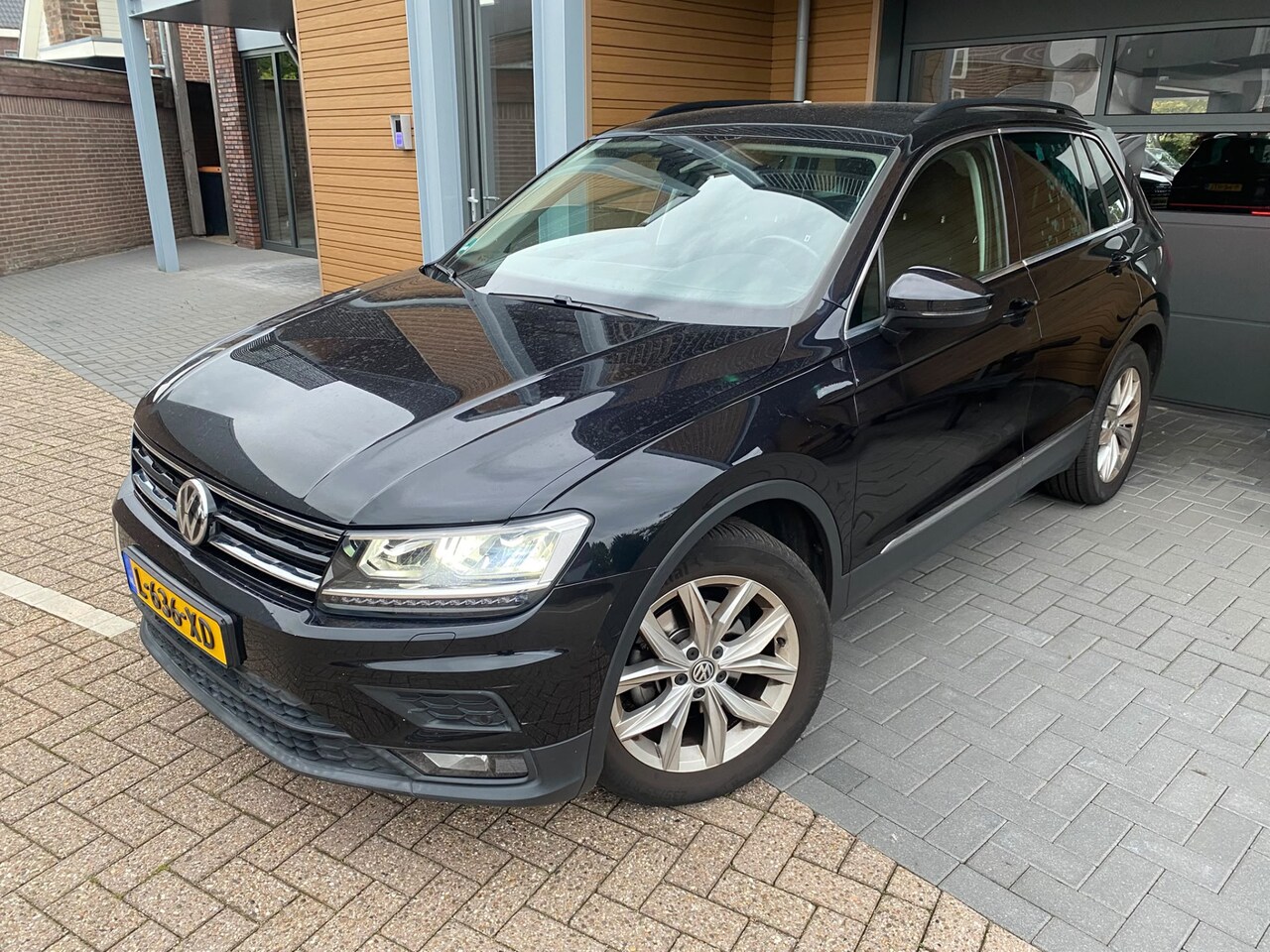 Volkswagen Tiguan - 1.4 TSI ACT Comfortline Business R | Digital cockpit| Trekhaak - AutoWereld.nl