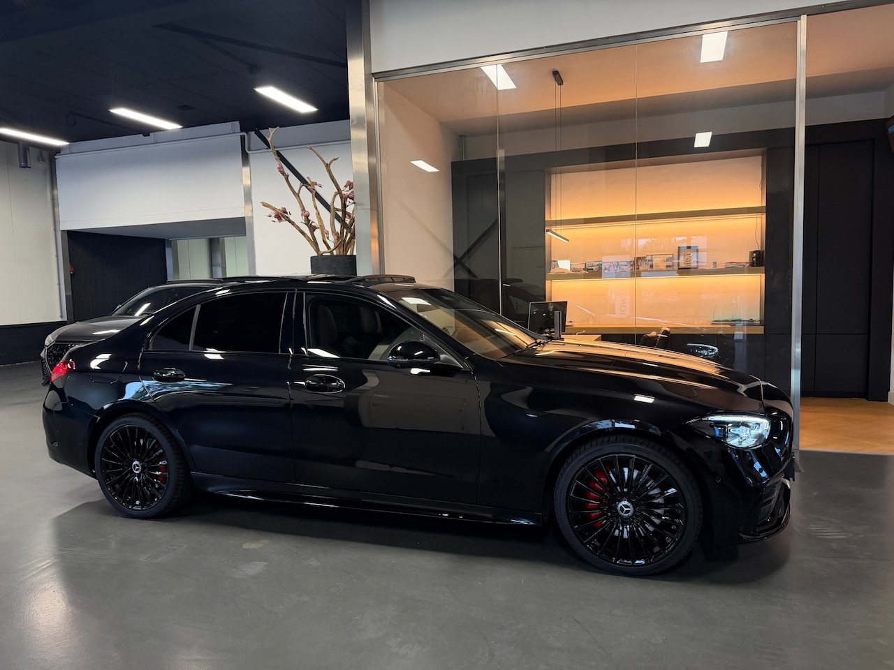 Mercedes-Benz C-klasse - 300 e AMG Night Panorama Memory Headup 360Camera - AutoWereld.nl