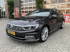 Volkswagen Passat Variant - 2.0 TDI Highline Business R | 3x R Line | Virtual | Leder | 19" LMV | Trekhaak |