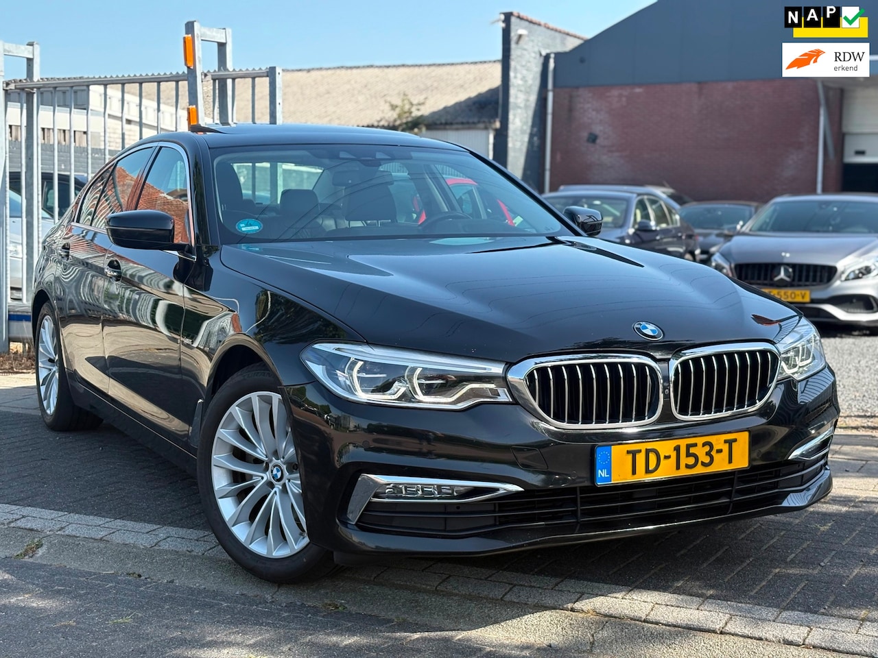 BMW 5-serie - 520d High Executive Luxury Line | Schuifdak | HUD | 360* camera | - AutoWereld.nl