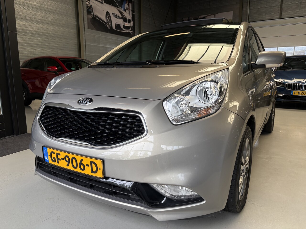 Kia Venga - 1.4 CVVT ExecutiveLine Camera, Navi, Schuif / kanteldak, 1ste eigenaar nederlands - AutoWereld.nl