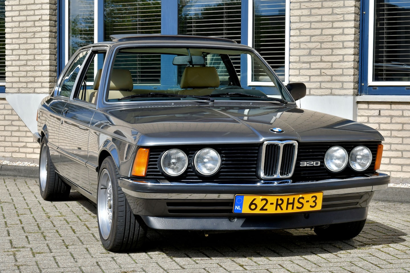 BMW 3-serie - 320 E21 320/6 VGS > 323i power met Webers! - AutoWereld.nl
