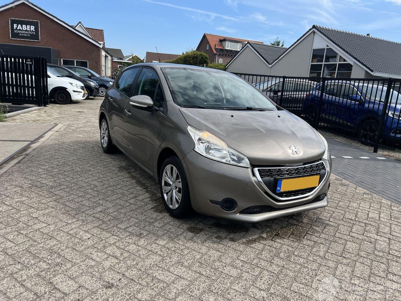 Peugeot 208 - 1.2 VTi Blue Lease Executive 165.378 KM !! - AutoWereld.nl