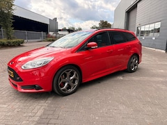 Ford Focus Wagon - 2.0 EcoBoost ST-2