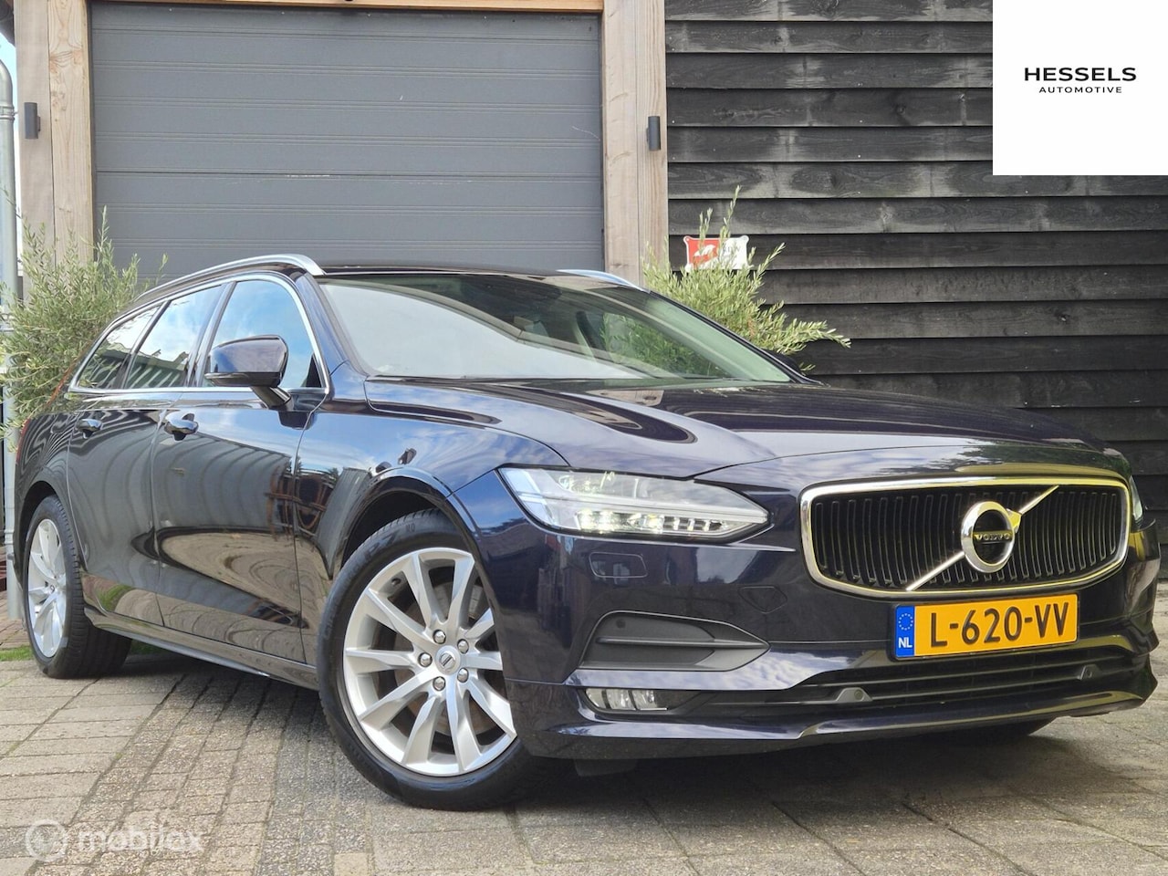 Volvo V90 - 2.0 T4 Momentum Trekhaak, Leer, Dealeronderhouden - AutoWereld.nl