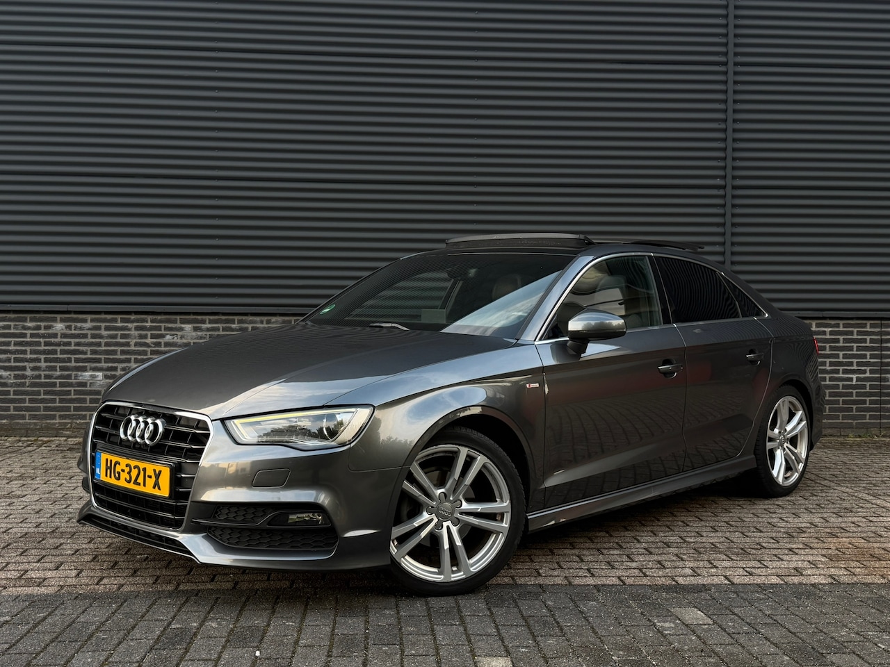 Audi A3 Limousine - 1.4 TFSI CoD S-LINE Panorama CARPLAY Xenon LED - AutoWereld.nl