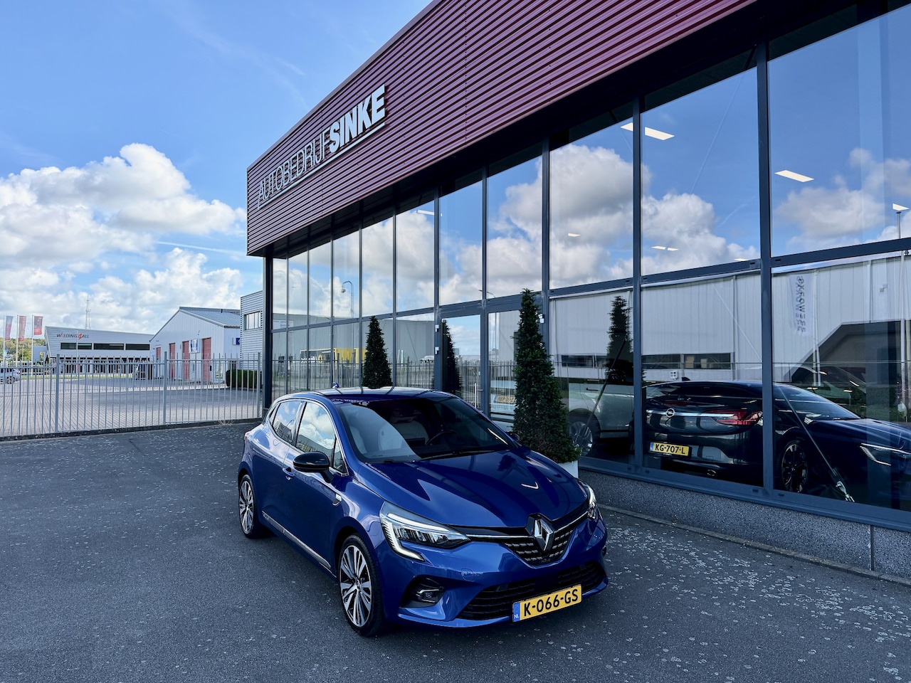 Renault Clio - 1.6 E-Tech Hybrid 140 Initiale Paris NAVI ECC CRUISE - AutoWereld.nl