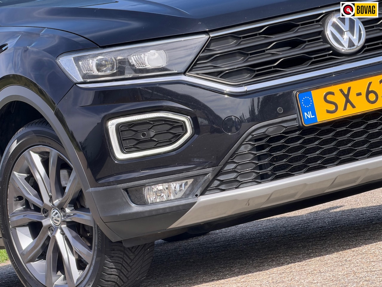 Volkswagen T-Roc - 1.0 TSI Style - Deep Black Pearl - Panorama/Adaptive Cruise/Digital Cockpit - AutoWereld.nl