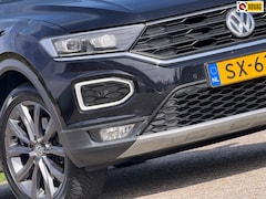 Volkswagen T-Roc - 1.0 TSI Style - Deep Black Pearl - Panorama/Adaptive Cruise/Digital Cockpit