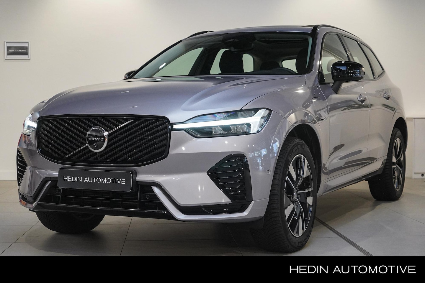 Volvo XC60 - 2.0 T6 Plug-in hybrid AWD Plus Dark Adaptieve Cruise Control + Pilot Assist | Keyless Entr - AutoWereld.nl