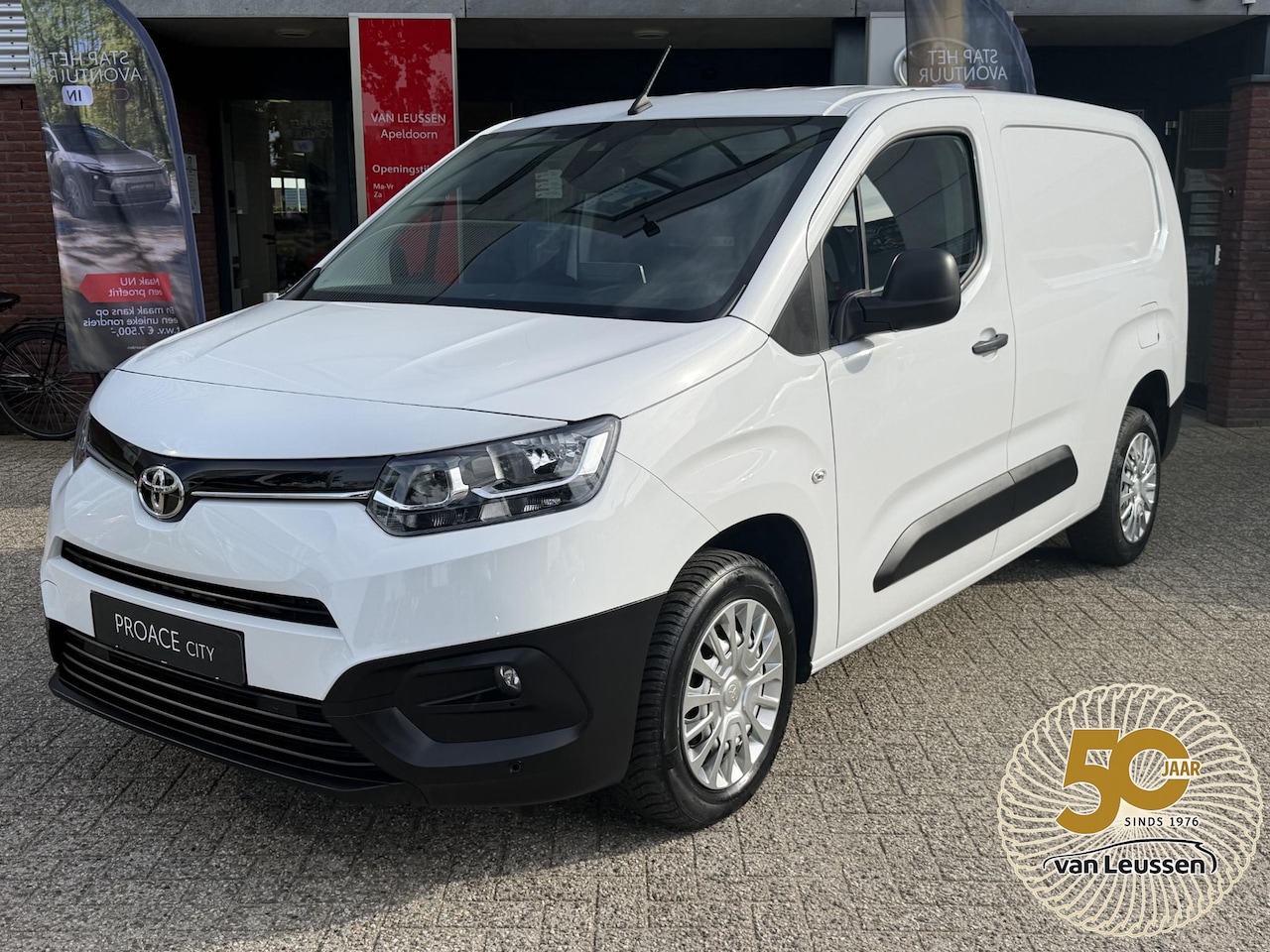 Toyota ProAce City - 1.5 D-4D Challenger L2 Long LIVE-PAKKET APPLE/ANDROID PARK-SENSOR LAADBEKL-KUNSTSTOF - AutoWereld.nl