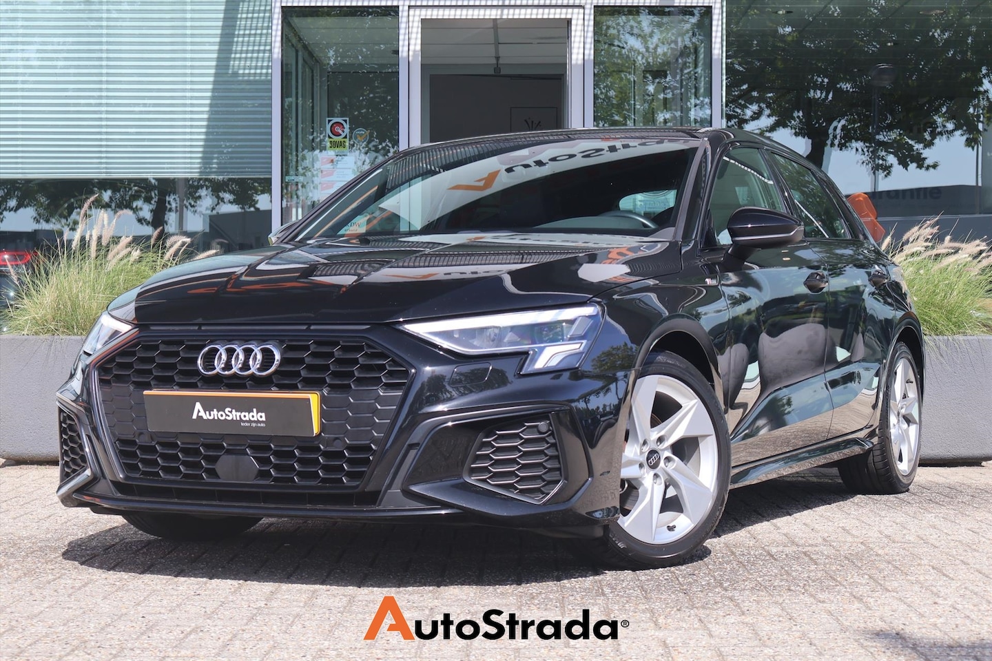 Audi A3 Sportback - 35 S-Line TFSI 150pk | Navi | Trekhaak | RS Stoelen | Carplay | Clima | Stoelverwarming | - AutoWereld.nl
