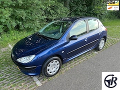 Peugeot 206 - 1.4 Air-line VOL AUTOMAAT Airco 107DKM NAP
