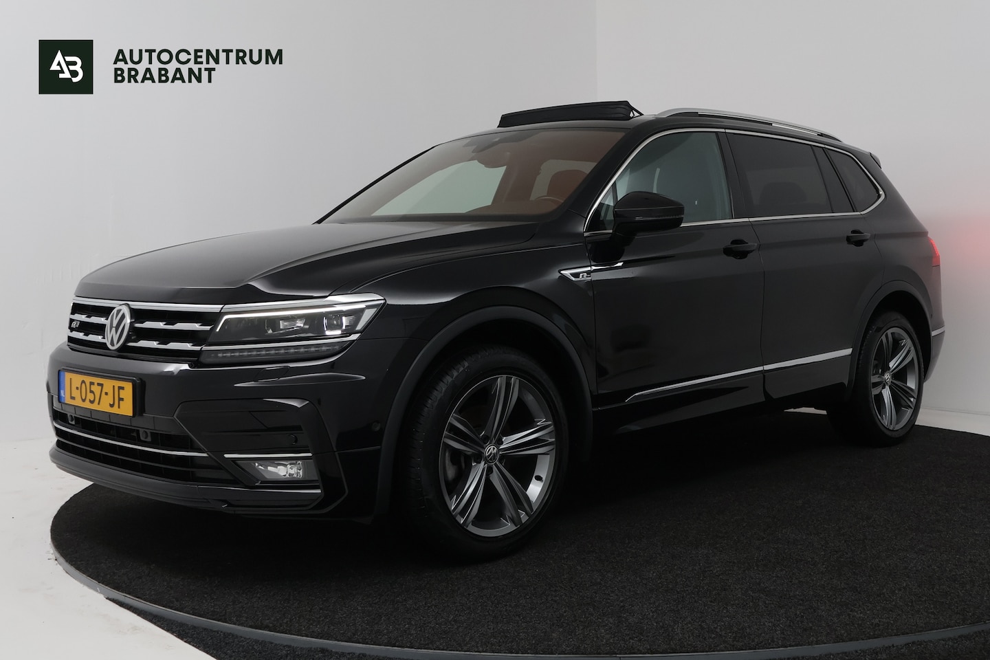 Volkswagen Tiguan Allspace - 1.5 TSI Highline Business R 7p (PANORAMADAK, STOELVERWARMING, CAMERA, NAVIGATIE) - AutoWereld.nl