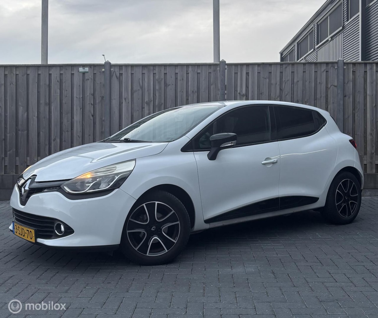 Renault Clio - 0.9 TCe Expression/CRUISE/NAVI/BLUETOOTH/NAP/ - AutoWereld.nl