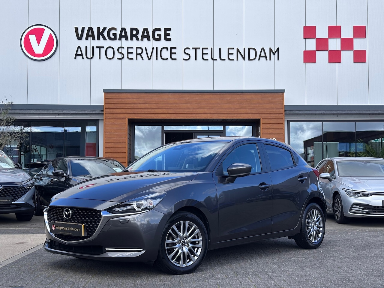 Mazda 2 - 1.5 Skyactiv-G Luxury|1e Eigenaar|Camera|Head-Up|Cruise|Carplay|Stoel/Stuur verwarming - AutoWereld.nl