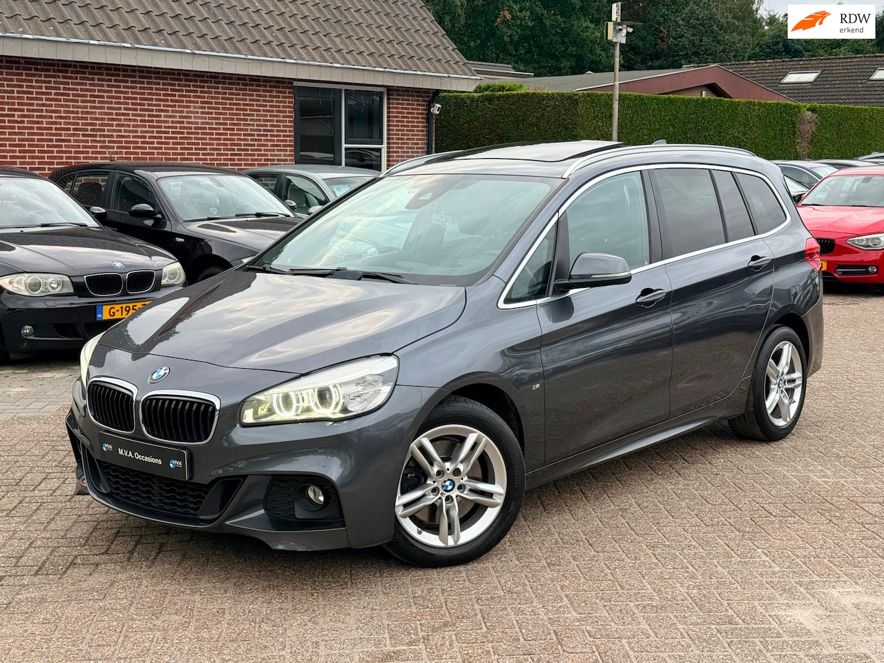 BMW 2-serie Gran Tourer - 220i M Sport|Panorama dak|Leder|Head Up|Automaat|Navigatie|Cruise control|Climate control| - AutoWereld.nl