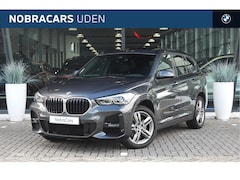BMW X1 - sDrive20i M Sport Automaat / Trekhaak / Panoramadak / Sportstoelen / Comfort Access / Head