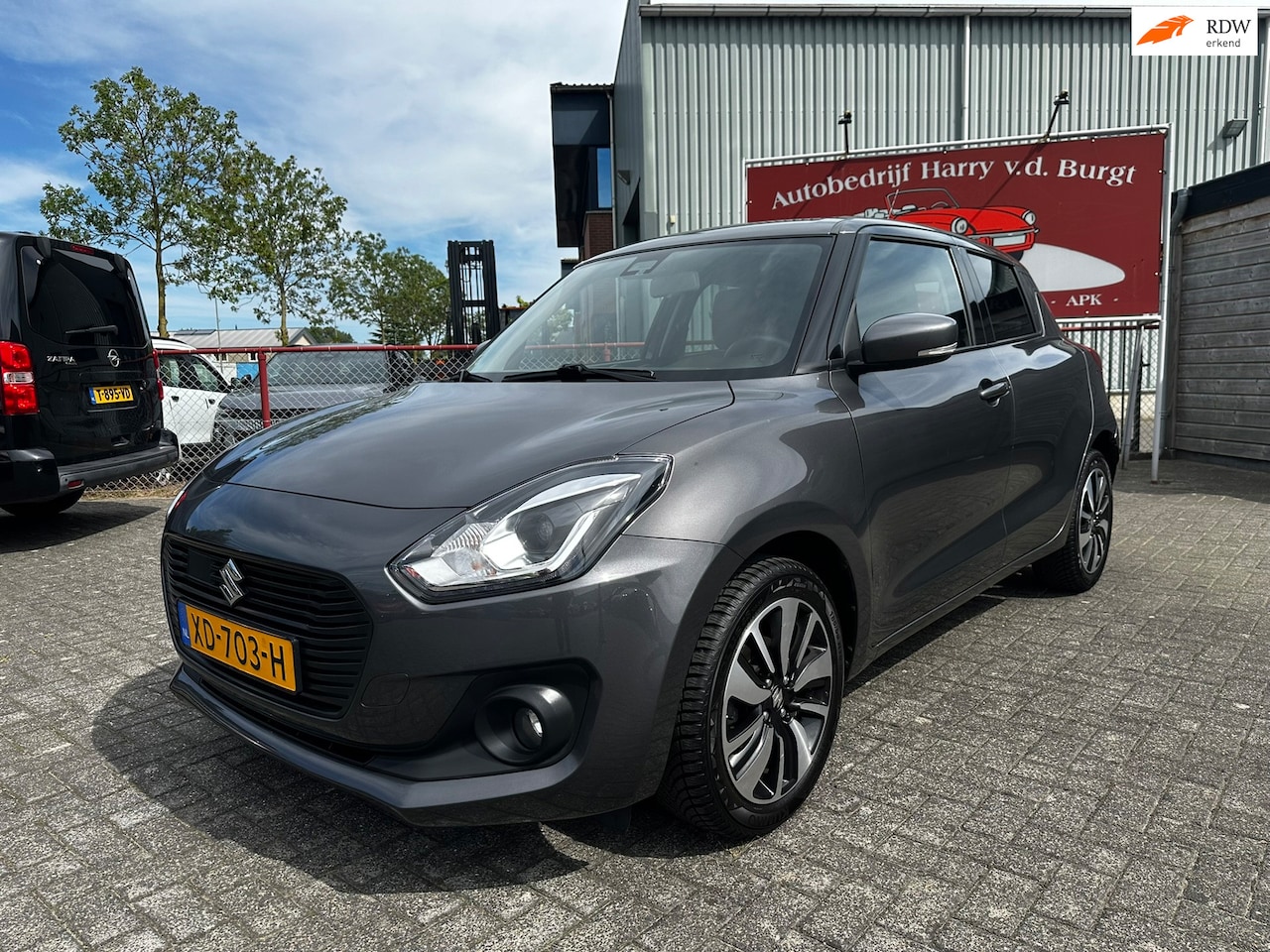 Suzuki Swift - 1.2 Stijl | Automaat | Afn. Trekhaak | Navigatie | Camera | Adapt. Cruise Control - AutoWereld.nl